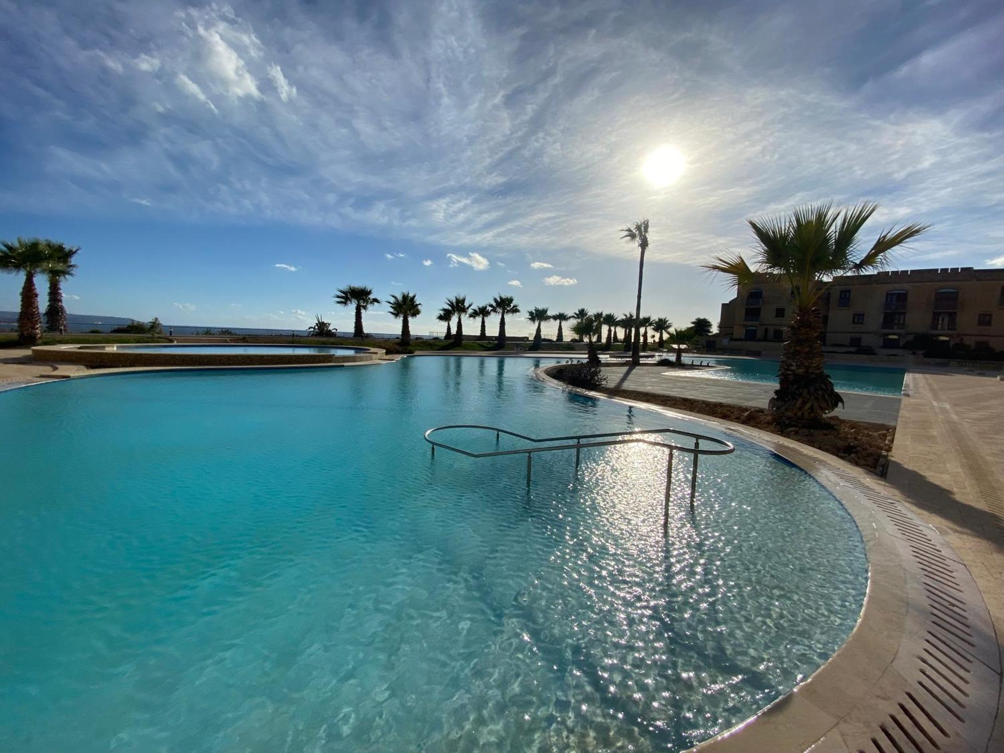Chambray, Blissful Escape Għajnsielem